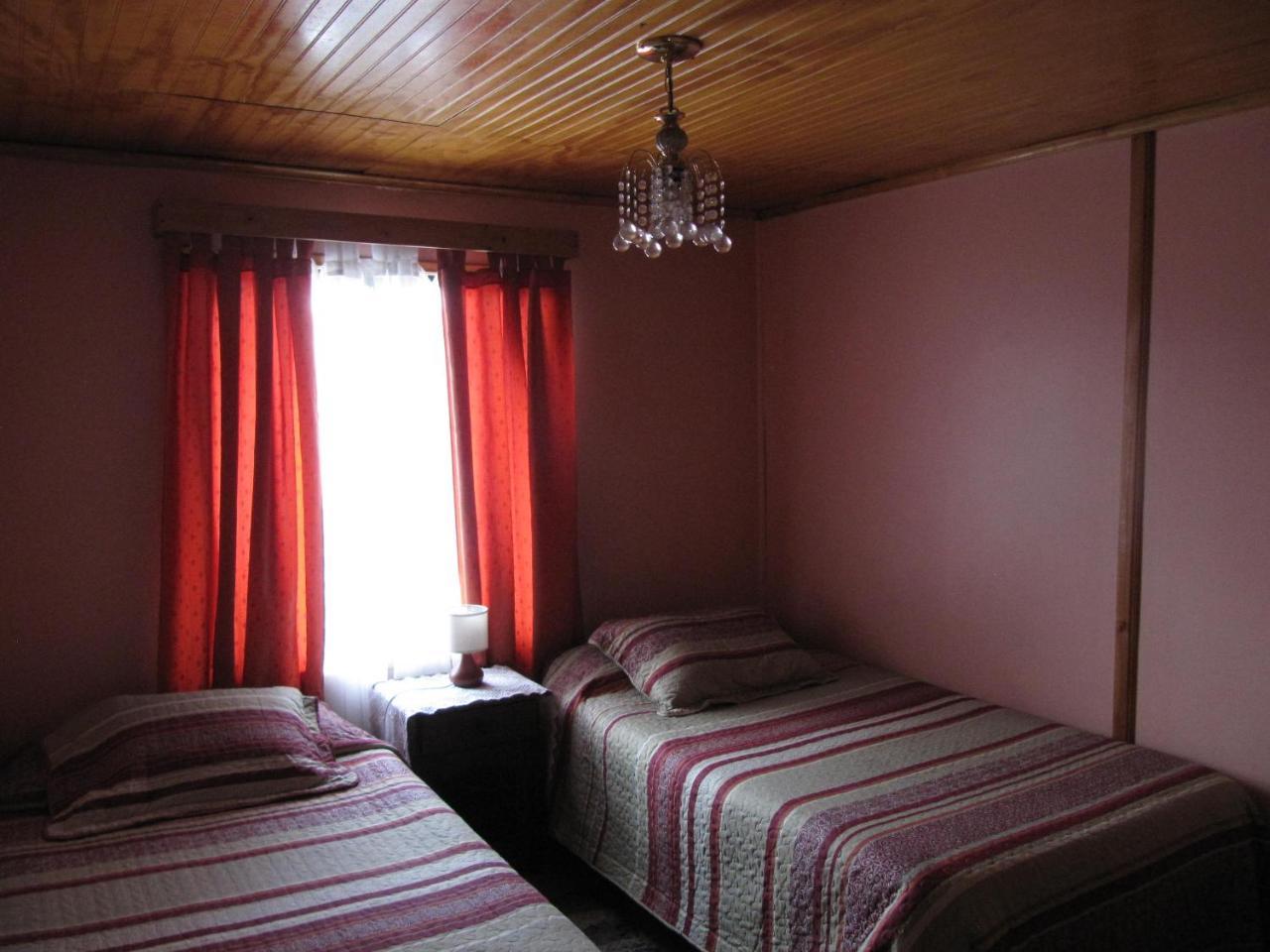 Hospedaje Los Cipreses Coyhaique Bagian luar foto