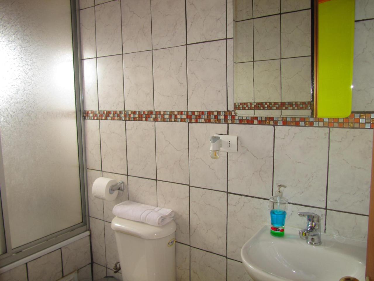 Hospedaje Los Cipreses Coyhaique Bagian luar foto