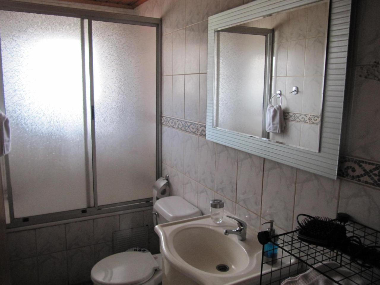 Hospedaje Los Cipreses Coyhaique Bagian luar foto