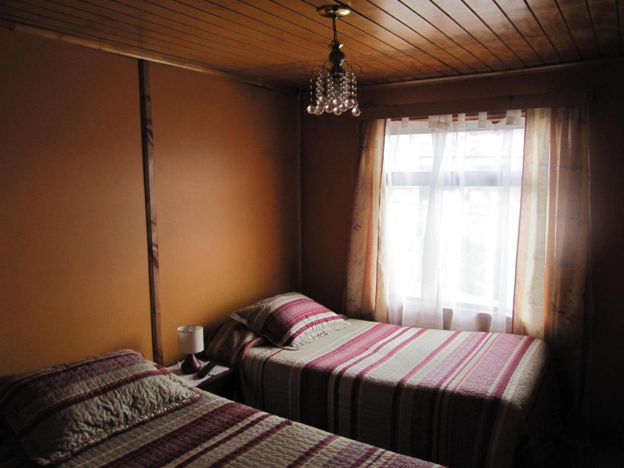 Hospedaje Los Cipreses Coyhaique Bagian luar foto